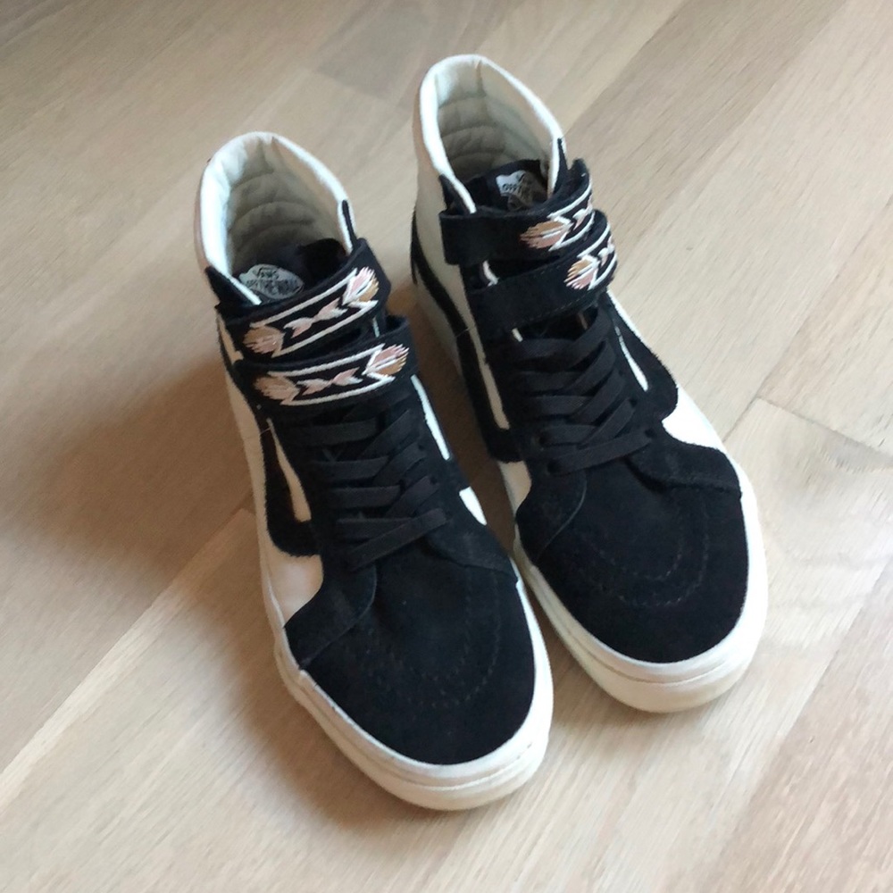 Rare hightop VANS with Aztec velcro!